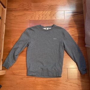 Crewneck. Formalish. Very soft and well made.